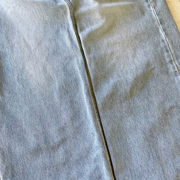 Levi's Low Rise Loose Jeans, Size 28 - Picture 14 of 17